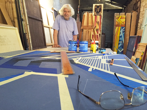 l'artiste Alain AZAD dans son atelier - août 2016